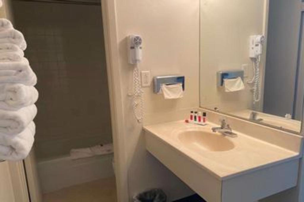 Travelodge By Wyndham Powell Экстерьер фото